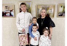 Накануне Дня матери супругу бойца СВО из Новомичуринска поблагодарила уполномоченная по правам ребенка в Рязанской области