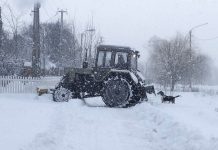 В Пронском округе дворы и улицы чистит тракторный отряд
