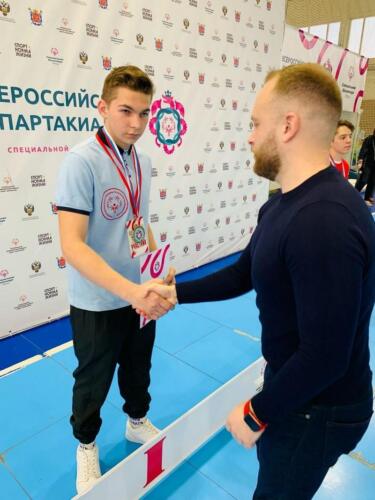 НАГРАЖДЕНИЕ-ЮРИЯ-ЗЕНКОВА