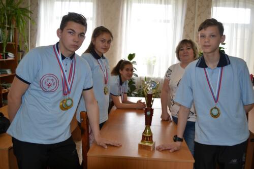 Юрий-Зенков-Вика-Сорокина-Вика-Кондрашова-тренер-Надежда-Кудряшова-и-Виктор-Дорофеев003